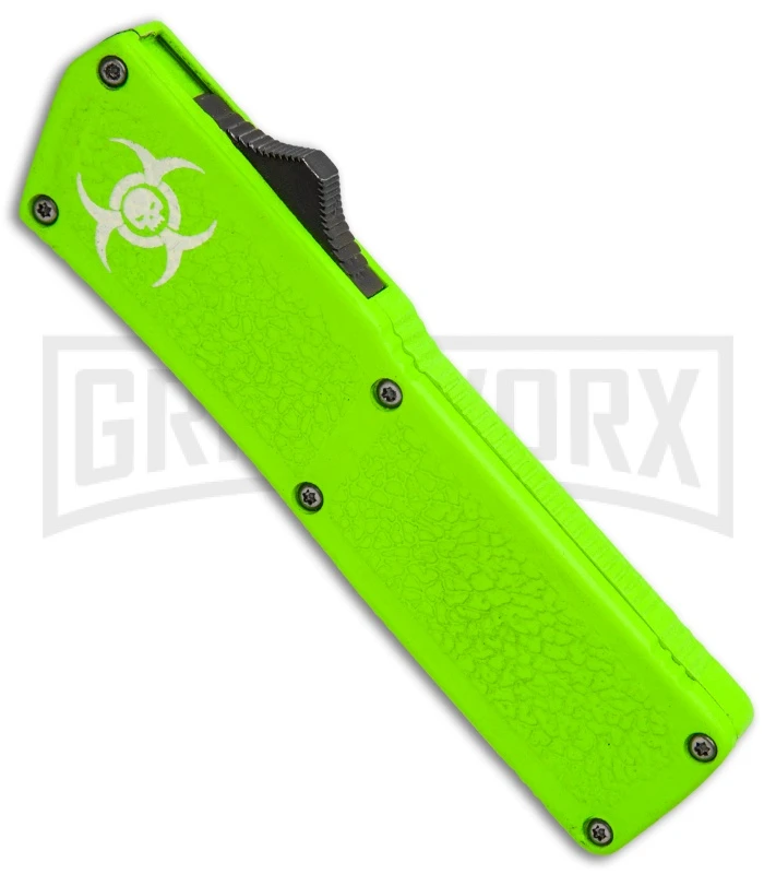Bolt Zombie Green Biohazard D/A OTF Automatic Knife - Black Serr - Image 2